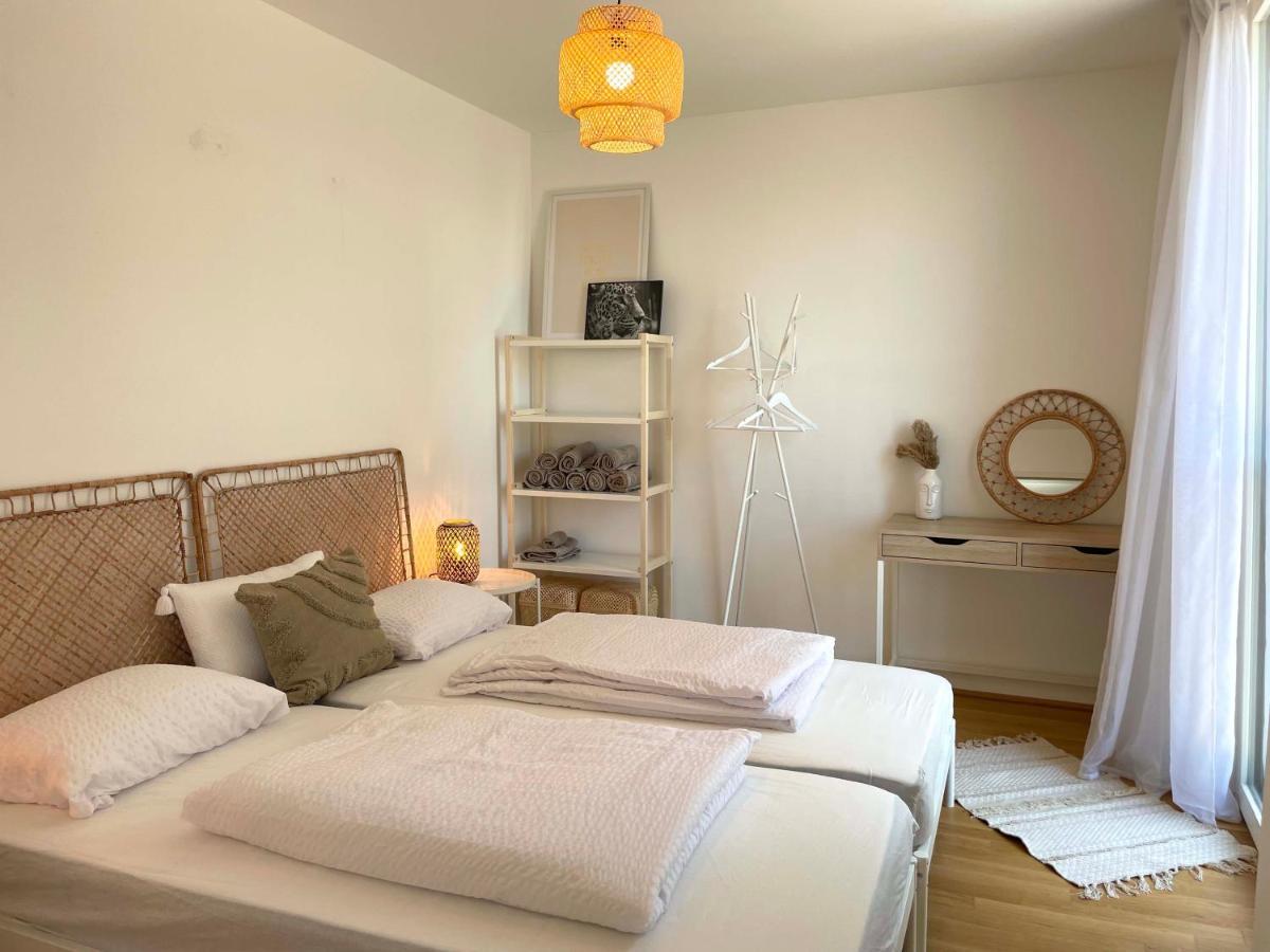 Urban Oasis: Stylische Wohnung ウィーン エクステリア 写真