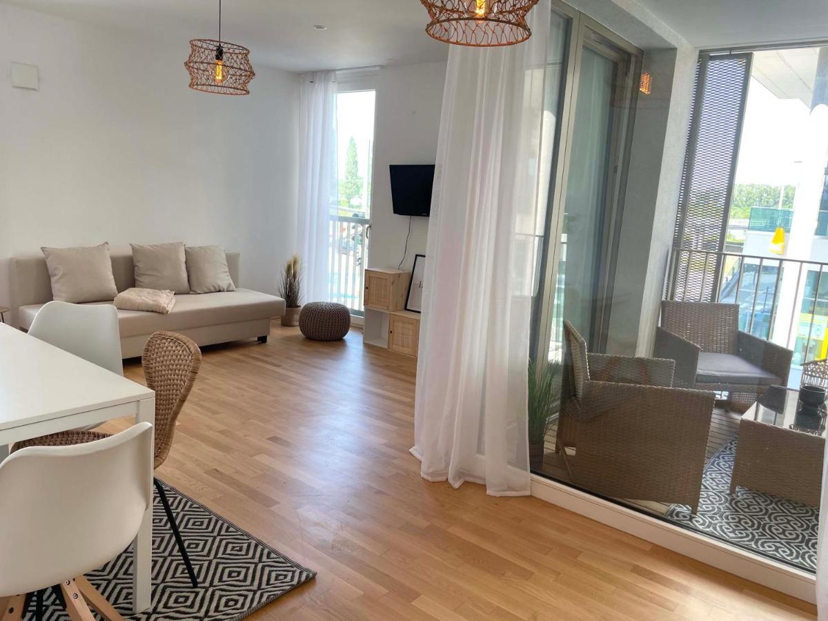 Urban Oasis: Stylische Wohnung ウィーン エクステリア 写真