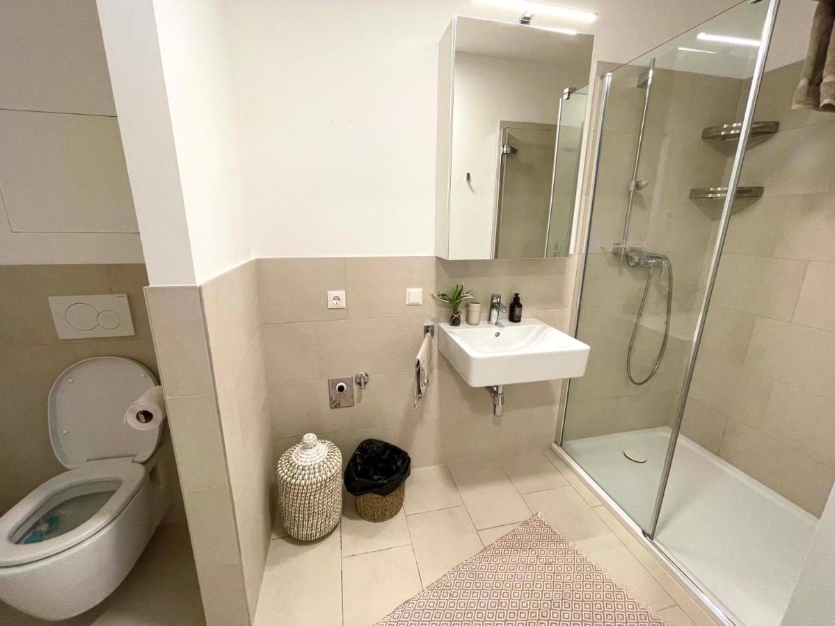 Urban Oasis: Stylische Wohnung ウィーン エクステリア 写真